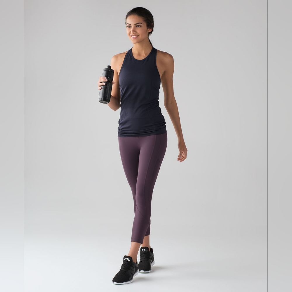 Lululemon Swiftly Tech T-Back Tank Size 6 Midnight Navy Yoga Gyms Running Active